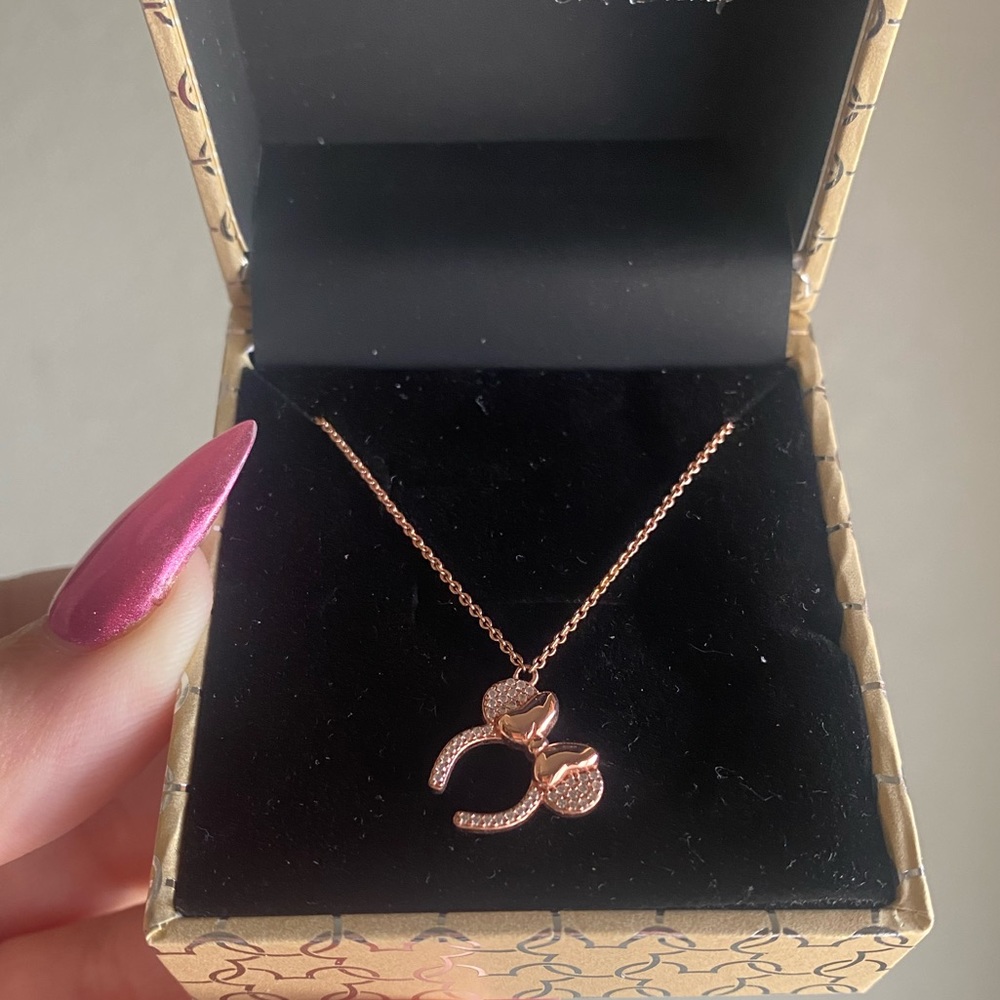 ✨NIB✨ ✨NWOT✨ Rebecca Hook Rose Gold Minnie Ears Necklace